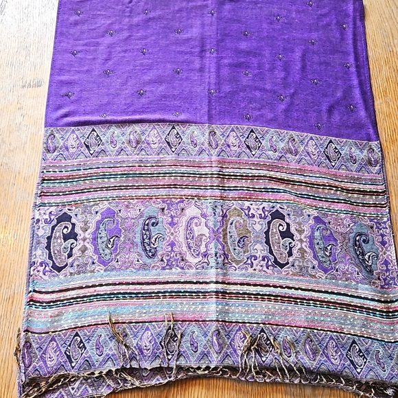 Scarf - Picture 1 of 5